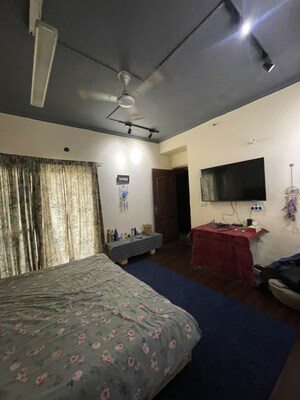 Bedroom in 2.5 BHK Apartment at Gardenia Golf City, Sector 75 – for Rent