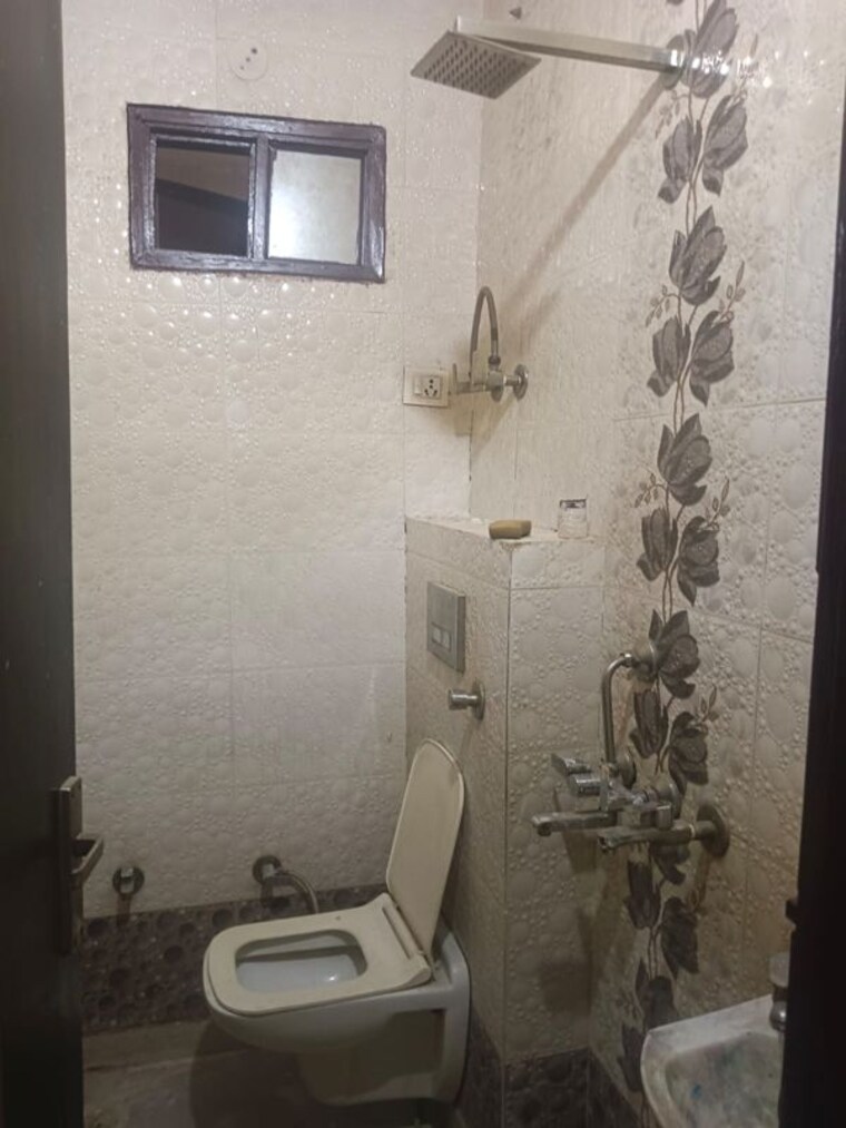 Bathroom, uttam nagar 2 Bedroom 600 Sq.Ft. Builder Floor In Uttam Nagar Delhi 10529002