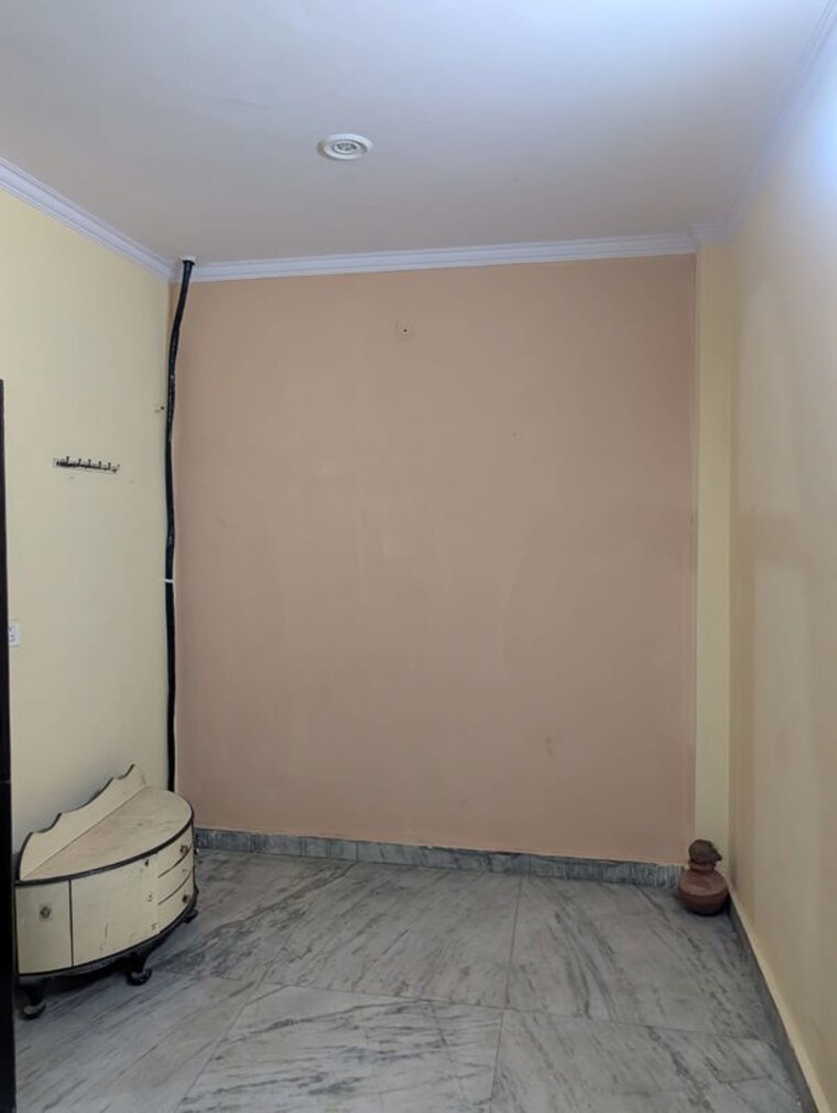 Room, uttam nagar 1 Bedroom 500 Sq.Ft. Builder Floor In Uttam Nagar Delhi 10529015