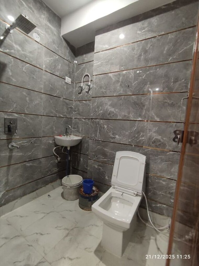 Bathroom, uttam nagar 1 Bedroom 450 Sq.Ft. Builder Floor In Uttam Nagar Delhi 10529025