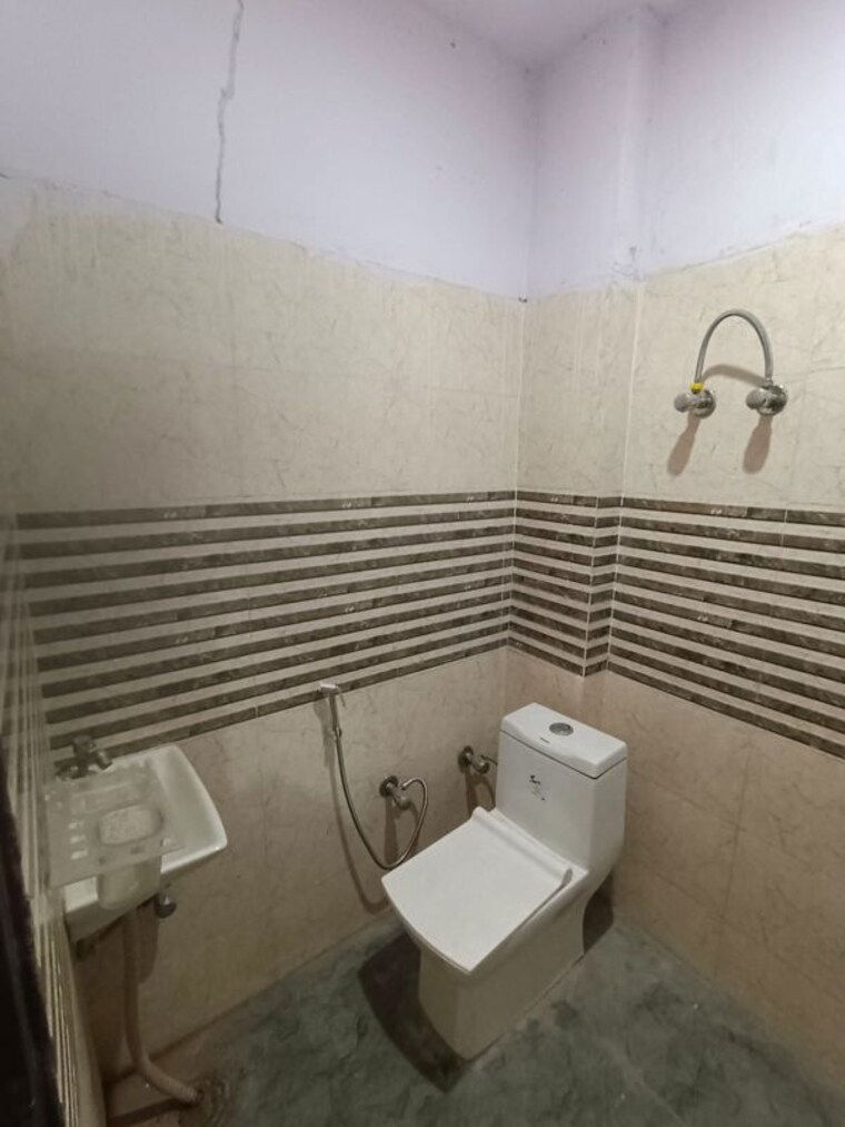 Bathroom, uttam nagar 1 RK 350 Sq.Ft. Builder Floor In Uttam Nagar Delhi 10529048