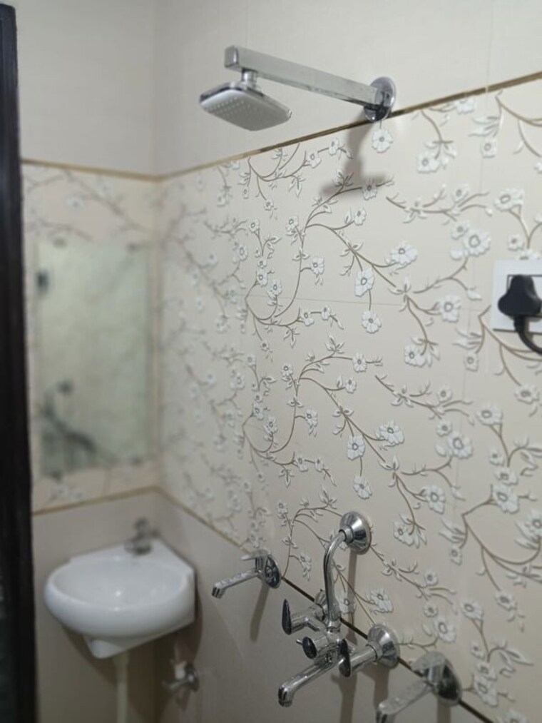 Bathroom, uttam nagar 2 Bedroom 650 Sq.Ft. Builder Floor In Uttam Nagar Delhi 10529060