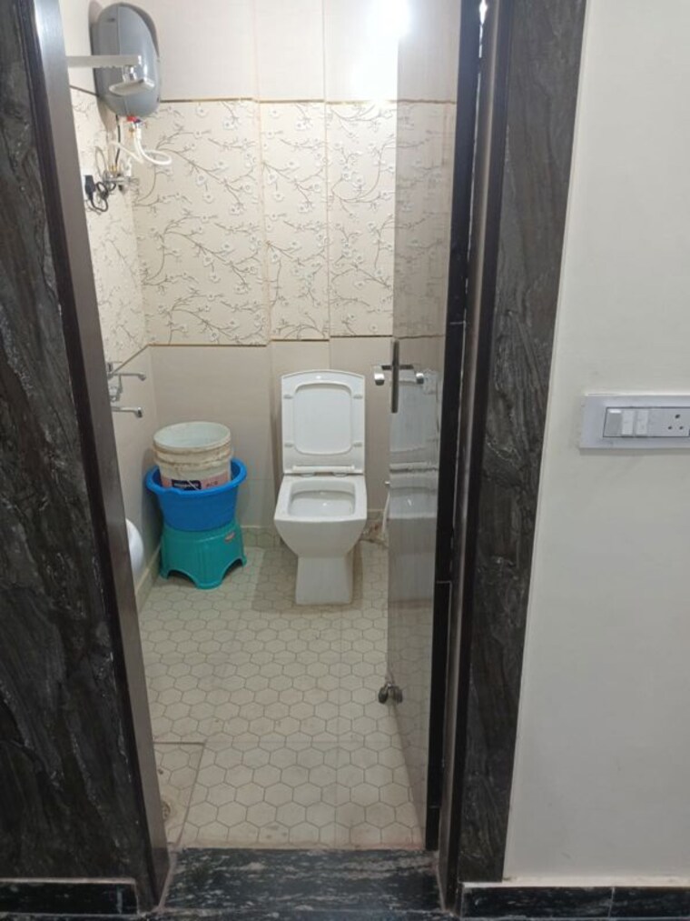 Bathroom, uttam nagar 2 Bedroom 650 Sq.Ft. Builder Floor In Uttam Nagar Delhi 10529060