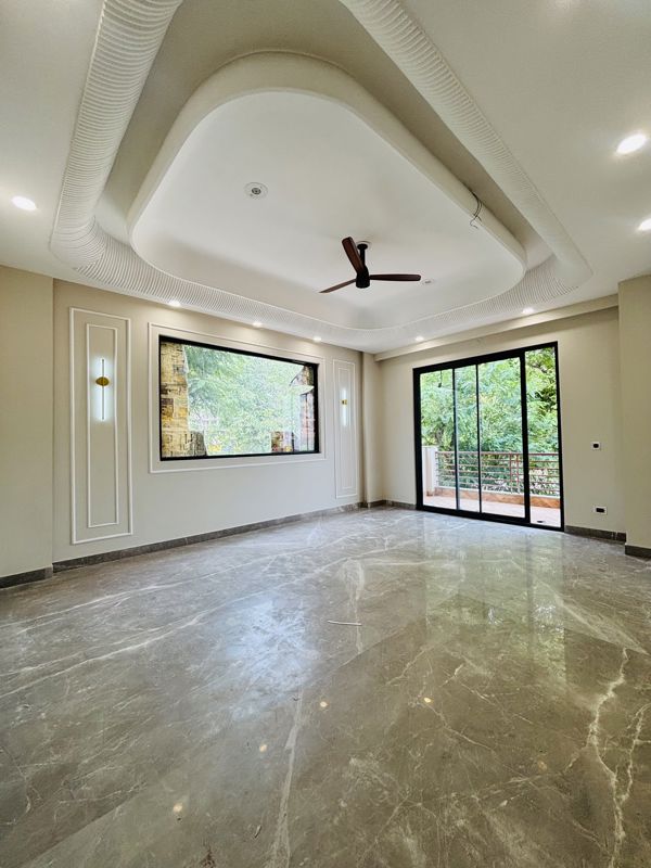 4 BHK + Servant Room,Store Room 300 Sq.Yd. Builder Floor in Ansal API Esencia