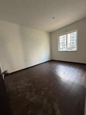 Room in 4 BHK Apartment at Mahalakshmipuram – for Sale