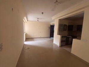 Room in 3 BHK Apartment at Amrapali Silicon City, Sector 76 – for Rent