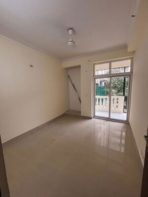 Room in 3 BHK Apartment at Amrapali Silicon City, Sector 76 – for Rent