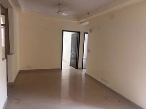 Room in 3 BHK Apartment at Amrapali Silicon City, Sector 76 – for Rent