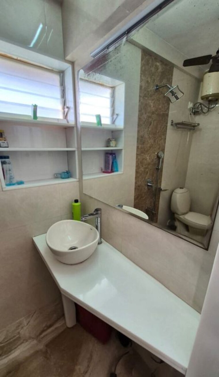 Bathroom, mukta-apartment-10th-main 2 Bedroom 800 Sq.Ft. Apartment In Khar West Mumbai 10529100