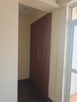 Room in 3.5 BHK Apartment at Jaypee Kensington Park Apartments, Sector 133 – for Sale