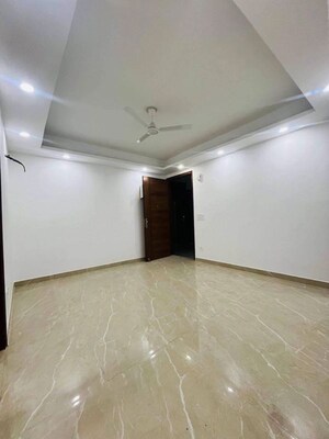 Room in 3 BHK Builder Floor at Saket – for Sale