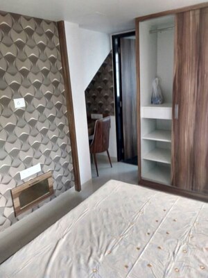 Bedroom in 2 BHK Apartment at Juhu Azad Nagar CHS, Andheri West – for Rent