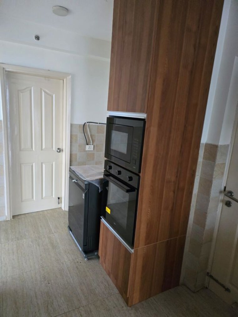 Kitchen, pioneer-park-presidia 5 Bedroom 4383 Sq.Ft. Apartment In Sector 62 Gurgaon 10529184
