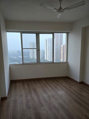Room in 5 BHK Apartment at Pioneer Park Presidia, Sector 62 – for Rent