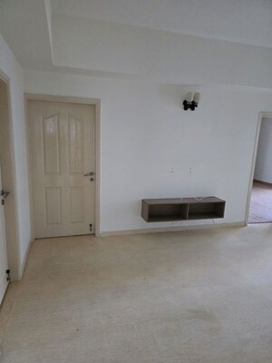 Room in 5 BHK Apartment at Pioneer Park Presidia, Sector 62 – for Rent