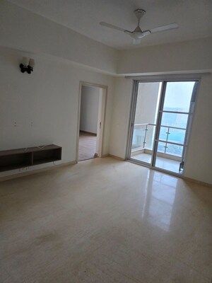 Room in 5 BHK Apartment at Pioneer Park Presidia, Sector 62 – for Rent