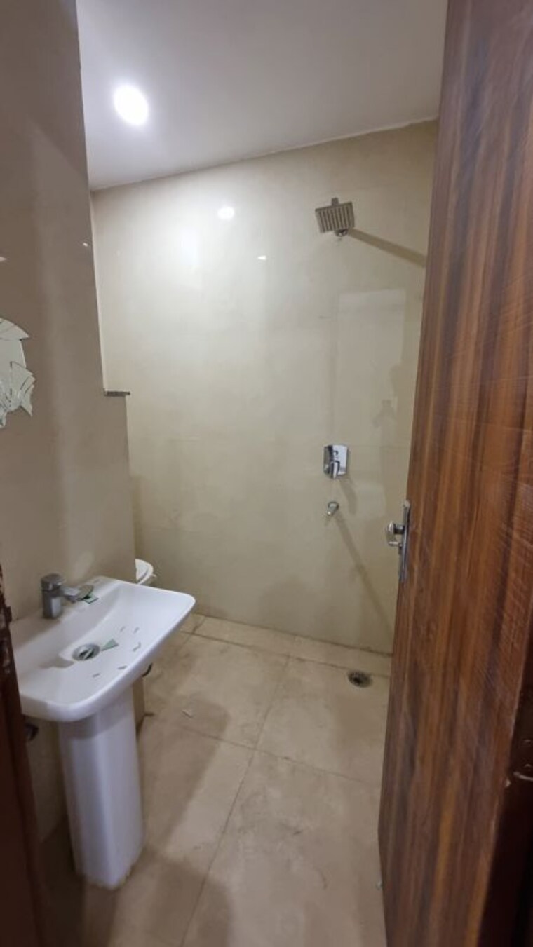 Bathroom, chattarpur 1 Bedroom 500 Sq.Ft. Builder Floor In Chattarpur Delhi 10529168