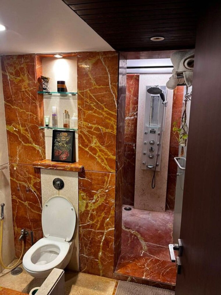 Bathroom, beach-apartment 2 Bedroom 800 Sq.Ft. Apartment In Versova Mumbai 10529181