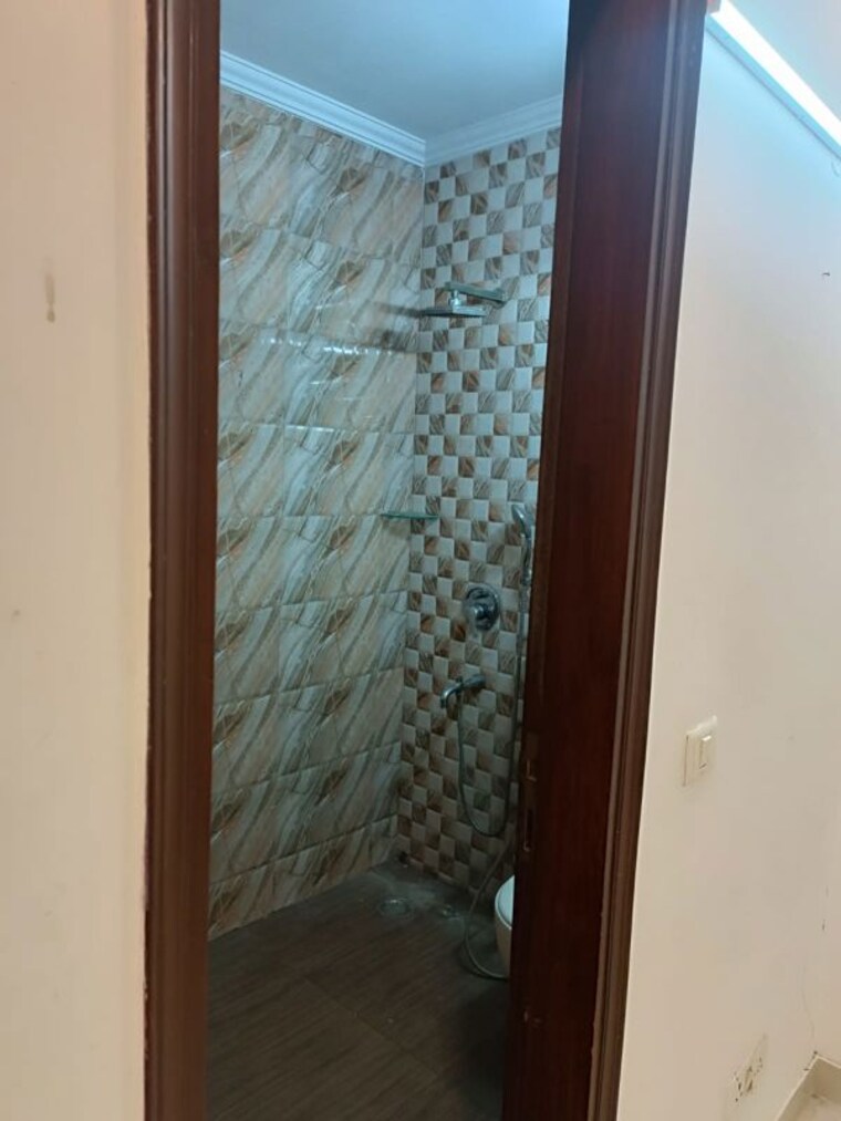 Balcony, chittaranjan park 3 Bedroom 125 Sq.Yd. Builder Floor In Chittaranjan Park Delhi 10529192