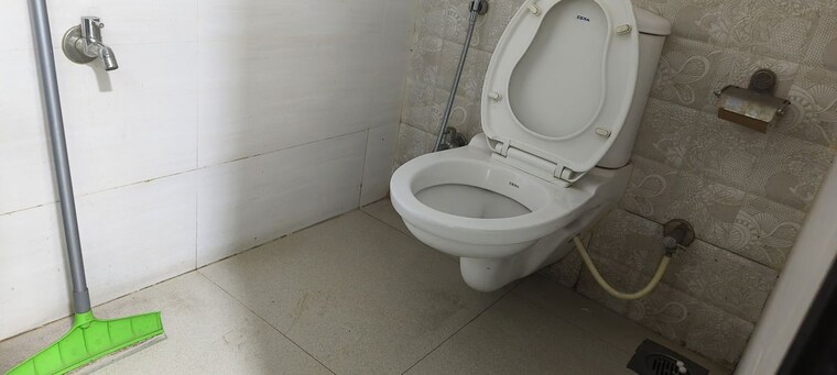 Bathroom, omkar-the-summit-business-bay Commercial Office Space 940 Sq.Ft. In Andheri East Mumbai 10529202