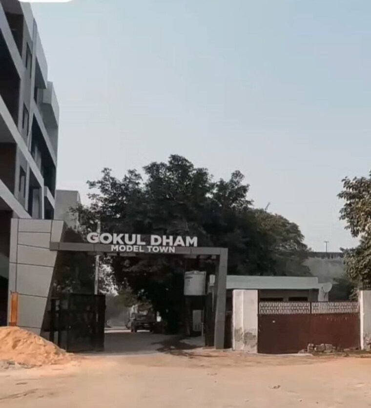Exterior View, rohini sector 25 3 Bedroom 125 Sq.Yd. Apartment In Rohini Sector 25 Delhi 10529255