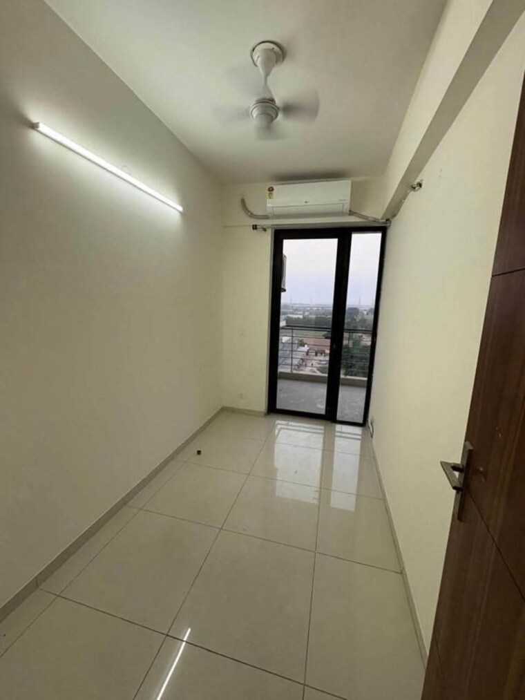 undefined, signature-global-golf-greens 3 Bedroom 638 Sq.Ft. Apartment In Sector 79 Gurgaon 10529279