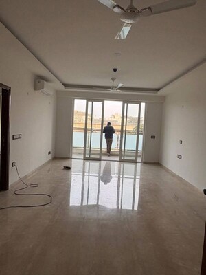 Room in 3 BHK Apartment at Signature Global Golf Greens, Sector 79 – for Rent