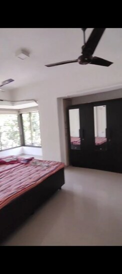 2 BHK + Extra Room Apartment For Rent in Vile Parle Mahaveer