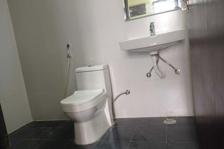 Bathroom, charms-castle 3 Bedroom 1450 Sq.Ft. Apartment In Raj Nagar Extension Ghaziabad 10529320