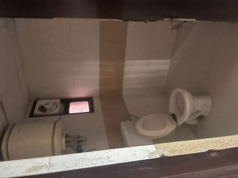 Bathroom, charms-castle 3 Bedroom 1450 Sq.Ft. Apartment In Raj Nagar Extension Ghaziabad 10529320