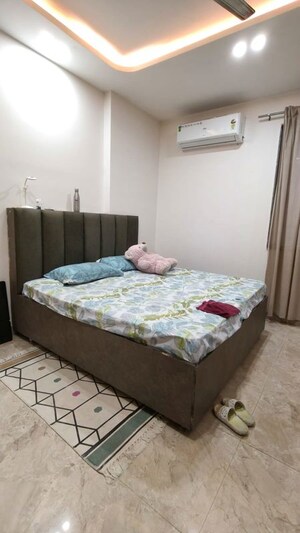Bedroom in 1 BHK Builder Floor at Sector 43 – for Rent