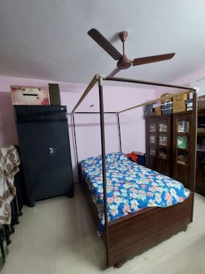 Bedroom in 3 BHK Builder Floor at Jawahar Nagar – for Sale