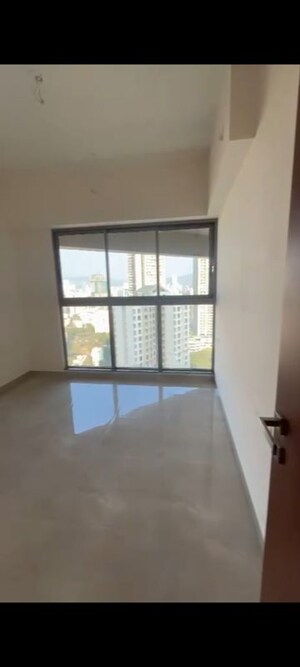 Room in 2 BHK Apartment at Sheth Auris Bliss, Malad West – for Rent
