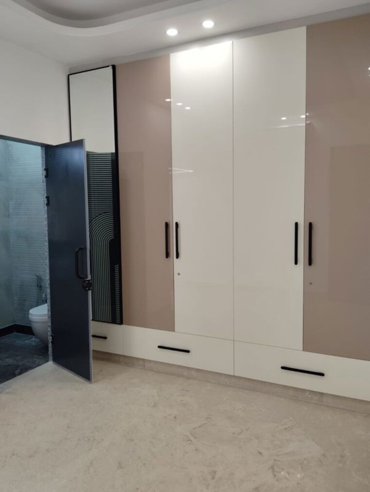 Room, amar colony 2 Bedroom 100 Sq.Yd. Builder Floor In Amar Colony Delhi 10529396