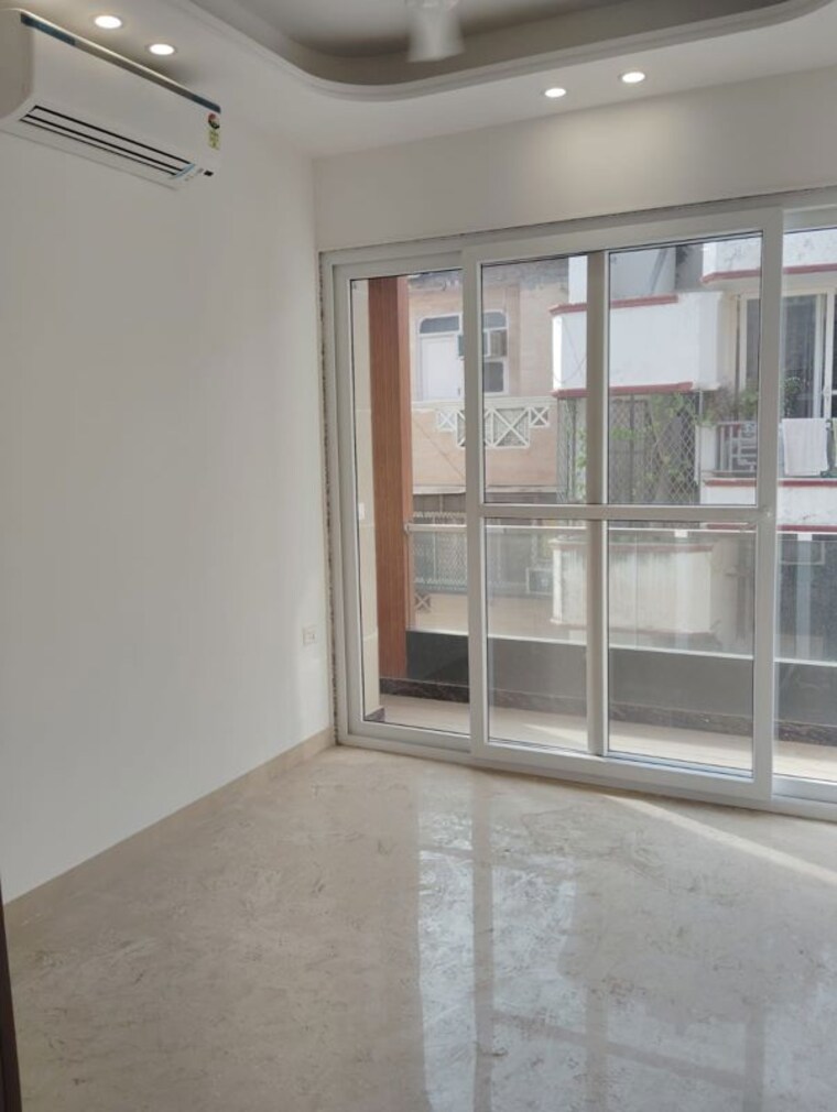 Room, amar colony 2 Bedroom 100 Sq.Yd. Builder Floor In Amar Colony Delhi 10529396