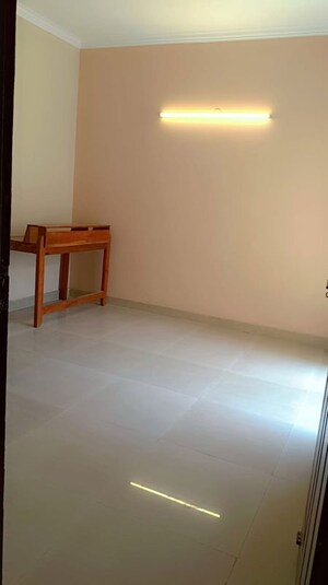 Room in 2 BHK Apartment at Paramount Floraville, Sector 137 – for Rent