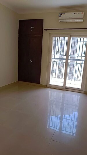 Room in 2 BHK Apartment at Paramount Floraville, Sector 137 – for Rent