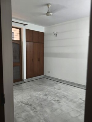 Room in 3 BHK Independent House at RWA Apartments Sector 52, Sector 52 – for Rent
