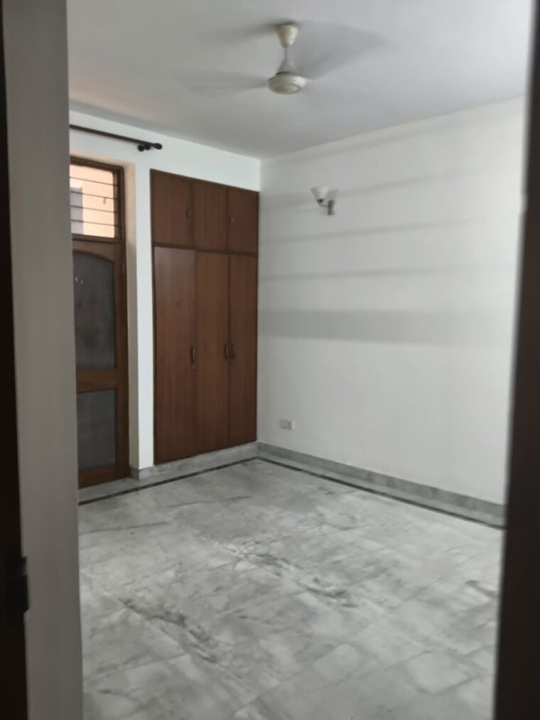 Room, rwa-apartments-sector-52 3 Bedroom 18000 Sq.Ft. Independent House In Sector 52 Noida 10529400