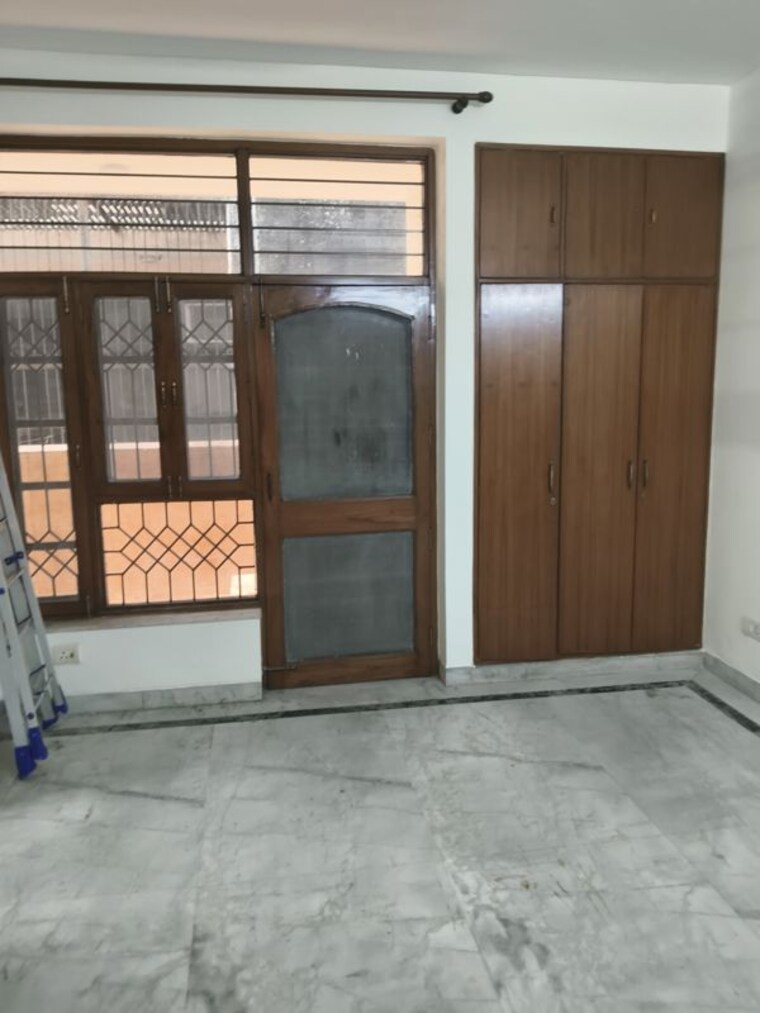 Room, rwa-apartments-sector-52 3 Bedroom 18000 Sq.Ft. Independent House In Sector 52 Noida 10529400