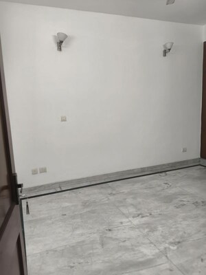 Room in 3 BHK Independent House at RWA Apartments Sector 52, Sector 52 – for Rent