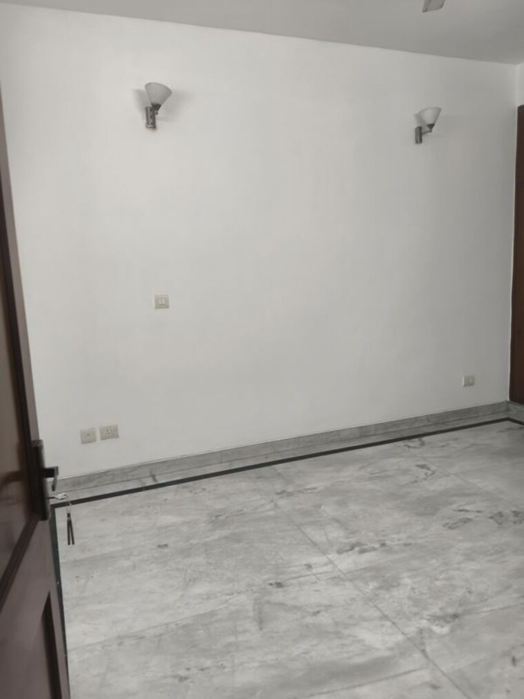 Room, rwa-apartments-sector-52 3 Bedroom 18000 Sq.Ft. Independent House In Sector 52 Noida 10529400