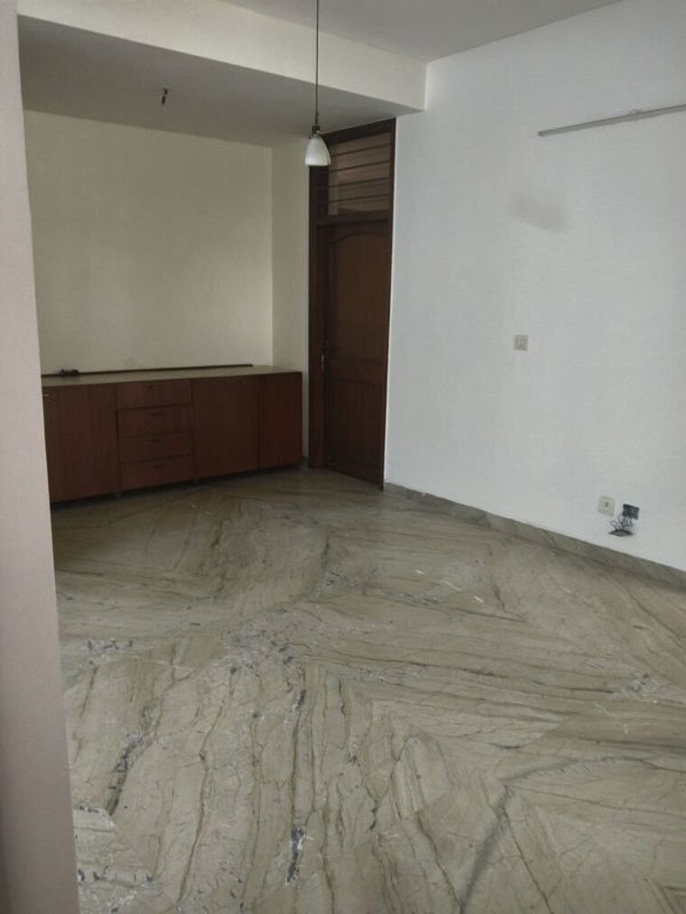 Room, rwa-apartments-sector-52 3 Bedroom 18000 Sq.Ft. Independent House In Sector 52 Noida 10529400