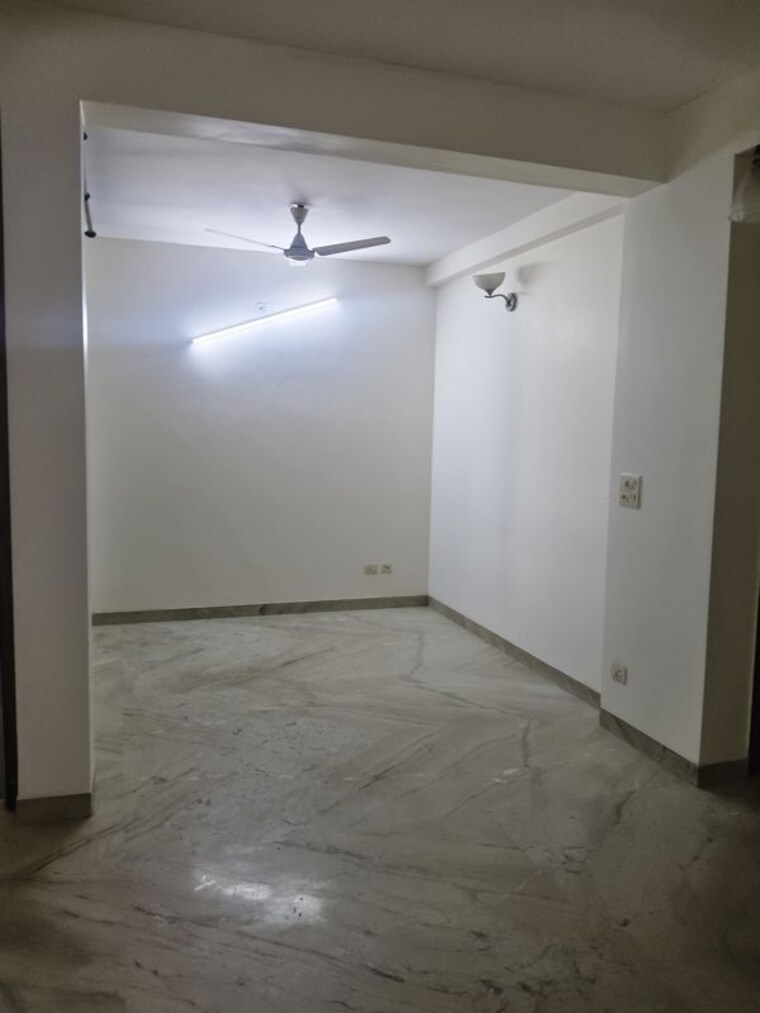 Room, rwa-apartments-sector-52 3 Bedroom 18000 Sq.Ft. Independent House In Sector 52 Noida 10529400