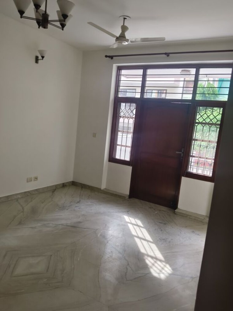 Room, rwa-apartments-sector-52 3 Bedroom 18000 Sq.Ft. Independent House In Sector 52 Noida 10529400