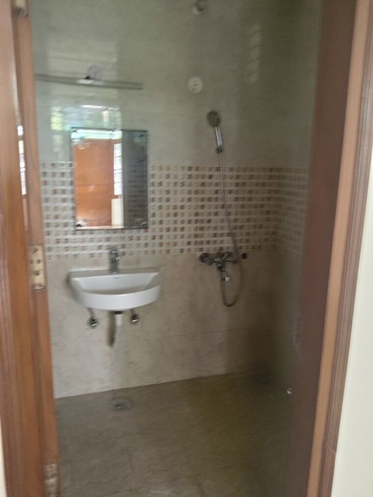 Bathroom, rwa-apartments-sector-52 3 Bedroom 18000 Sq.Ft. Independent House In Sector 52 Noida 10529400