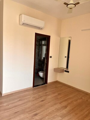 Room in 3 BHK Apartment at Sumadhura Olumpus, Nanakramguda – for Rent