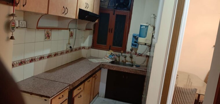 Kitchen, savitri nagar 2 Bedroom 1000 Sq.Ft. Builder Floor In Savitri Nagar Delhi 10529417