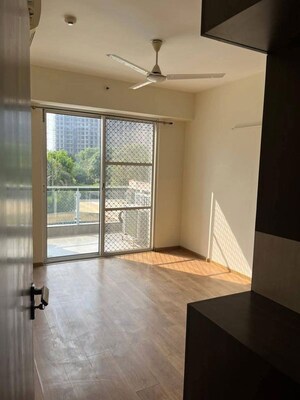Room in 3.5 BHK Apartment at M3M Escala, Sector 70a – for Rent