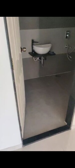 Bathroom in 3 BHK Apartment at Unnat Nagar – for Rent